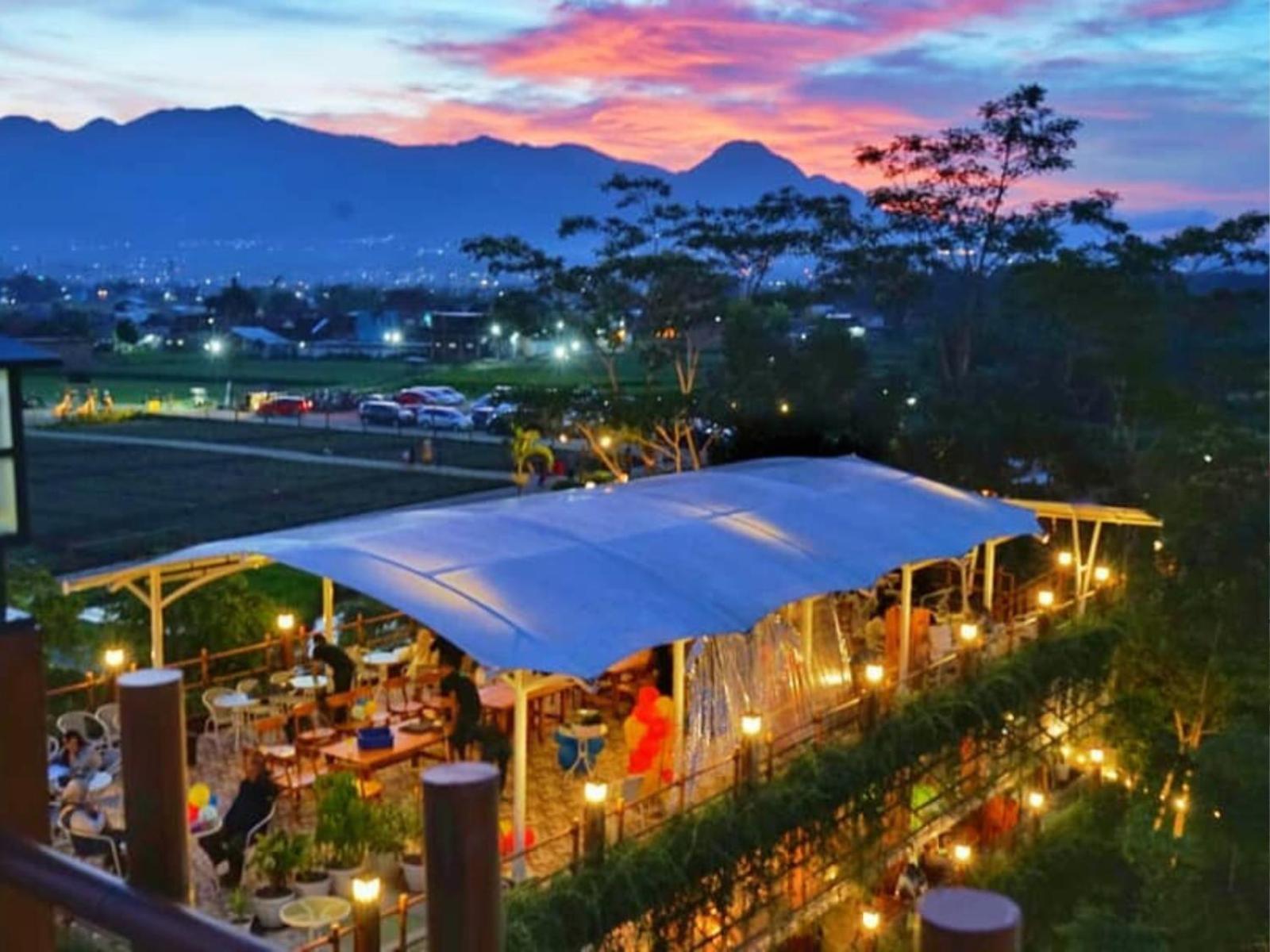 Villa Estetik Di Malang Luaran gambar