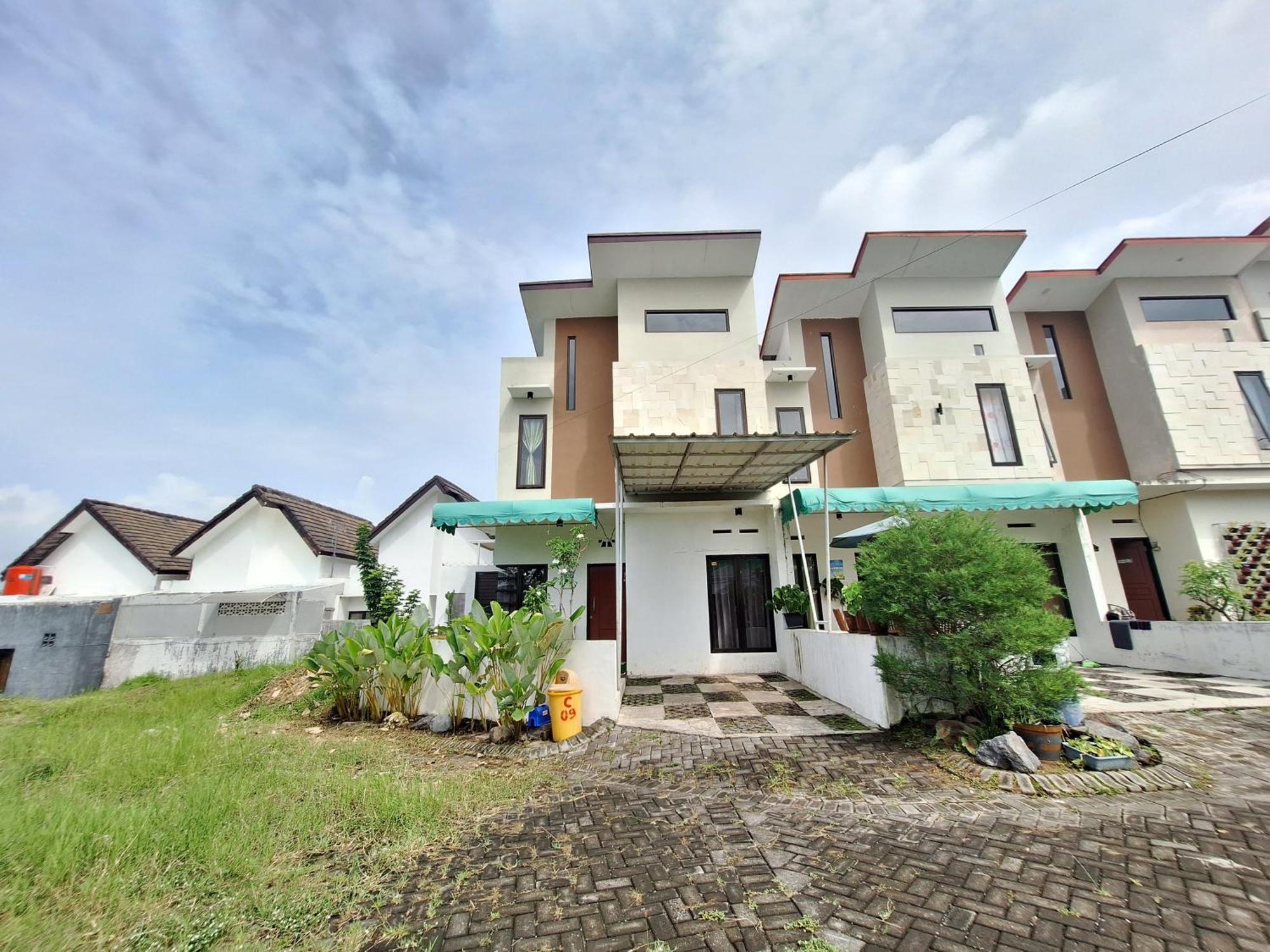 Villa Estetik Di Malang Luaran gambar