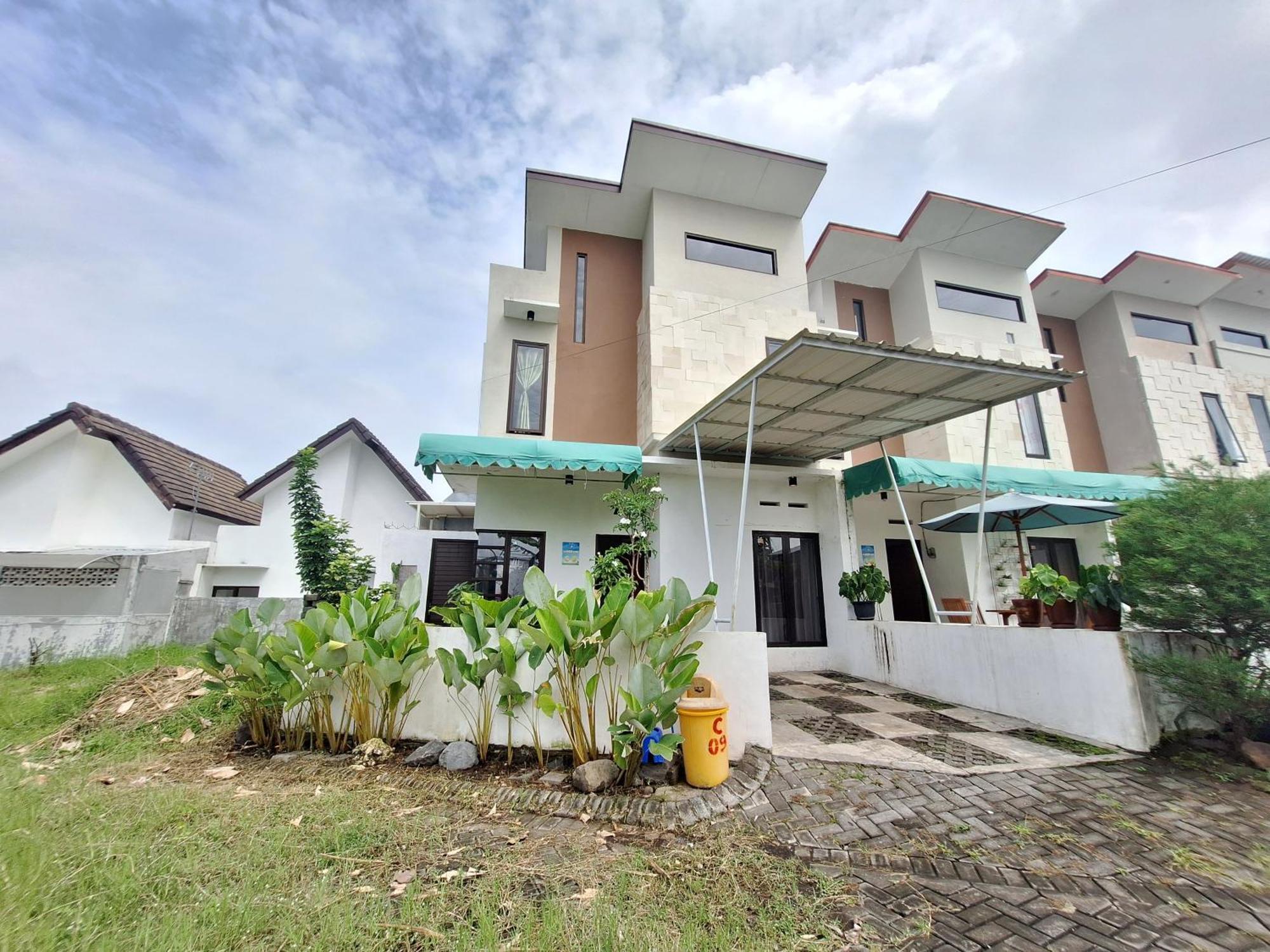 Villa Estetik Di Malang Luaran gambar